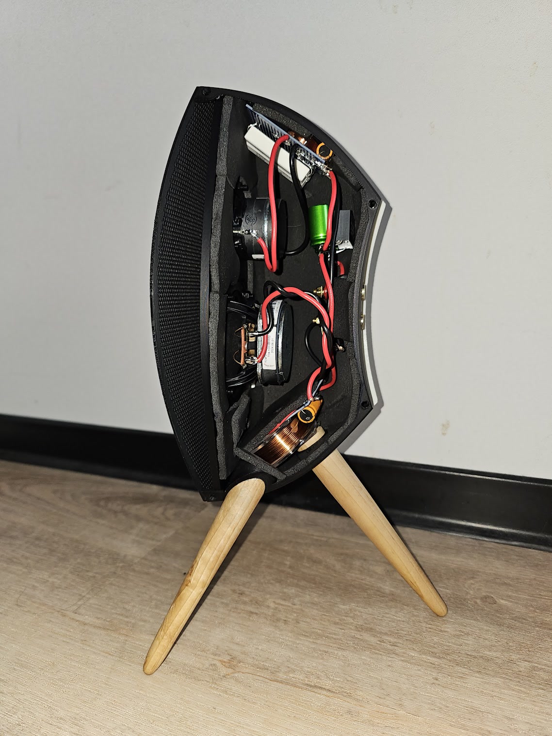 Beosound Focus side view